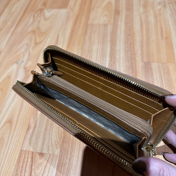 UGG Leather Zip-Around Wallet - Picture 3 of 3